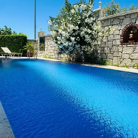 Villa Evalacati - Harnup- Tamamen Muestakil Alacati