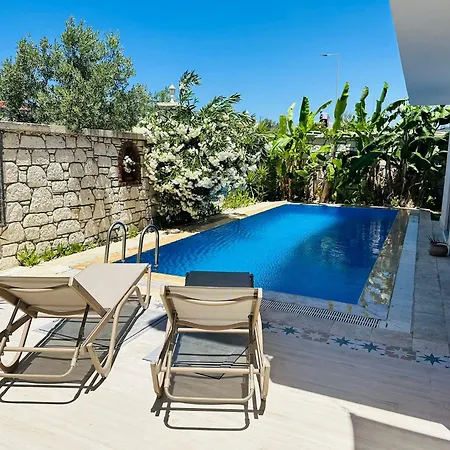 Evalacati - Harnup- Detached House With Private Pool And Garden Alacati