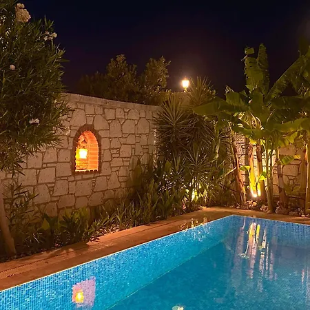 Evalacati - Harnup- Detached House With Private Pool And Garden * Alaçatı